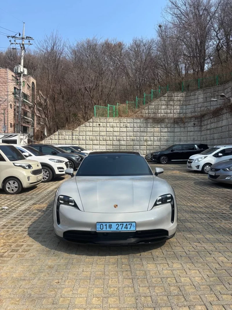 Porsche TAYCAN