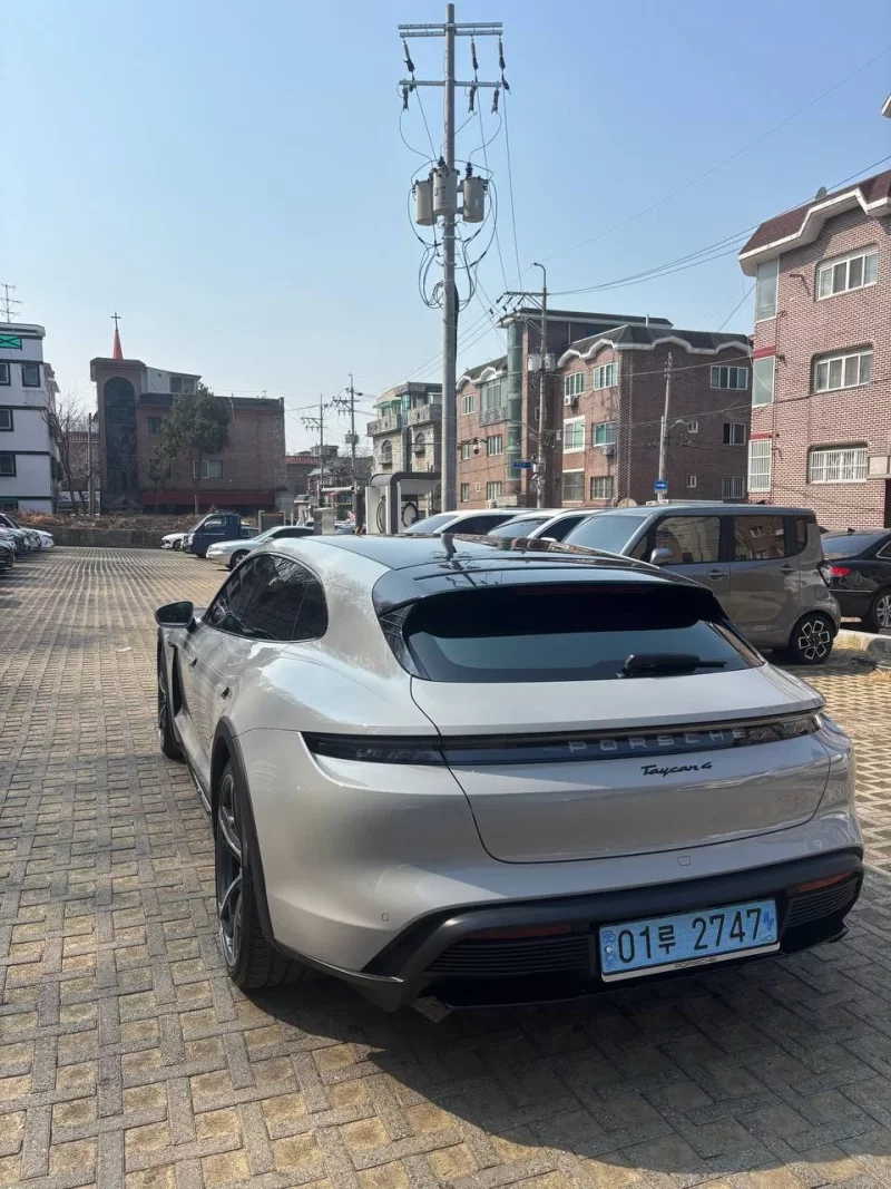 Porsche TAYCAN