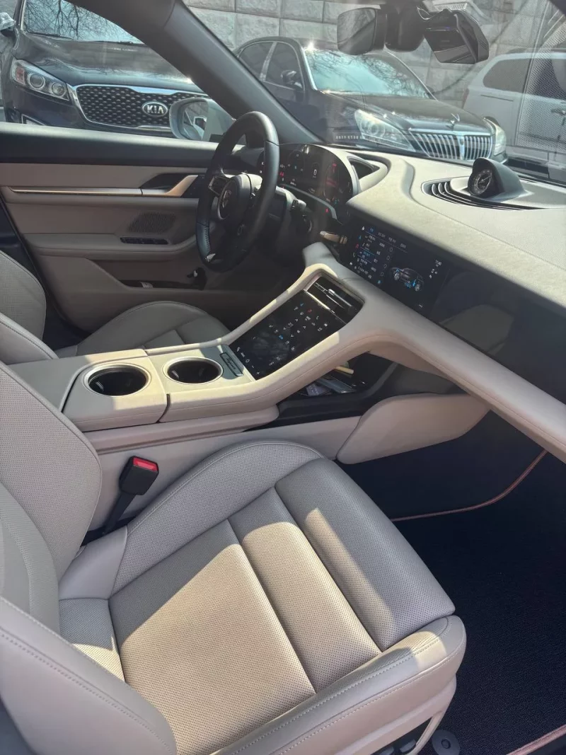 Porsche TAYCAN
