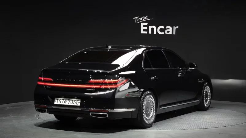 Genesis G90