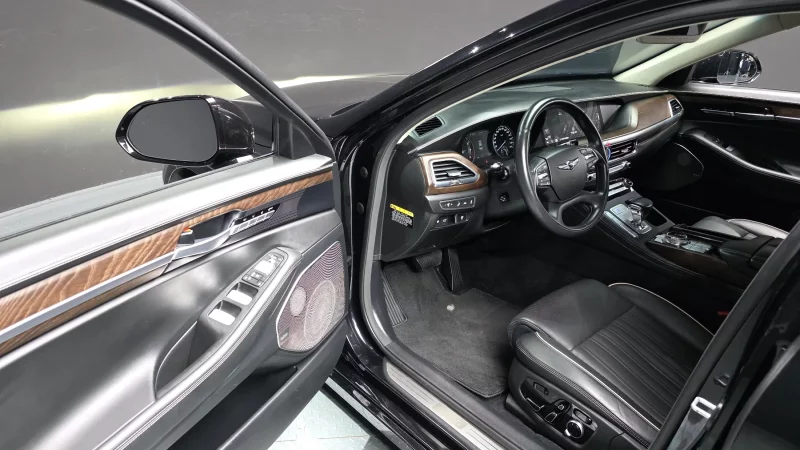 Genesis G90