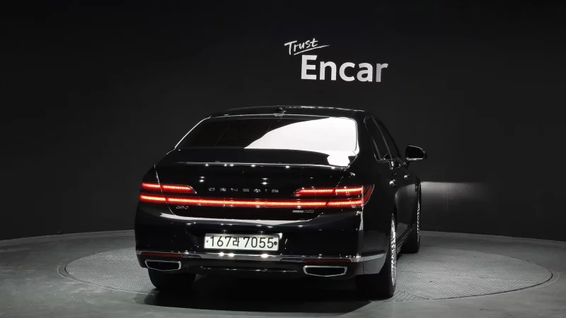 Genesis G90