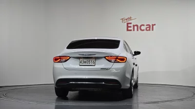 Chrysler 200
