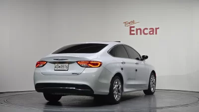 Chrysler 200