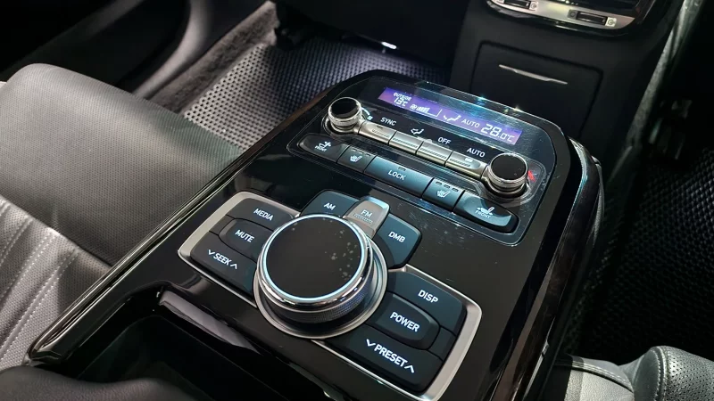 Genesis EQ900
