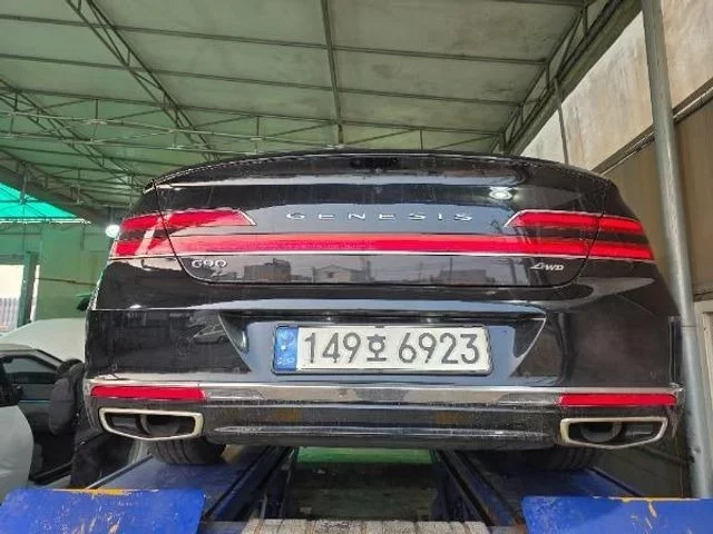 Genesis G90