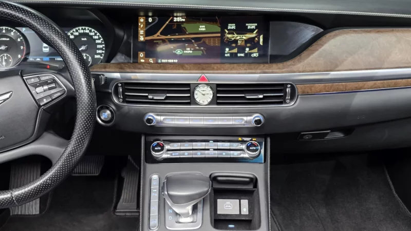 Genesis G90