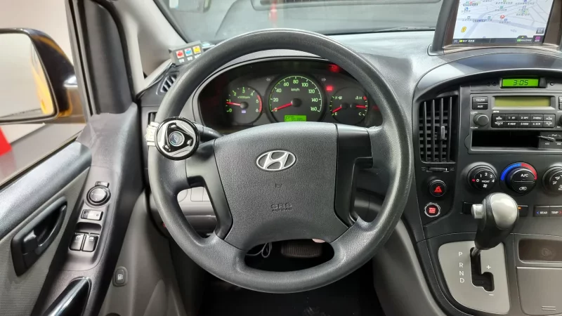 Hyundai Starex