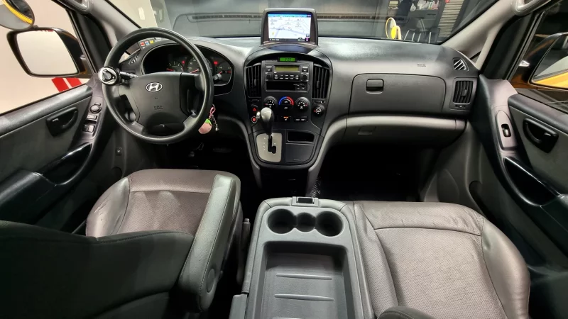 Hyundai Starex