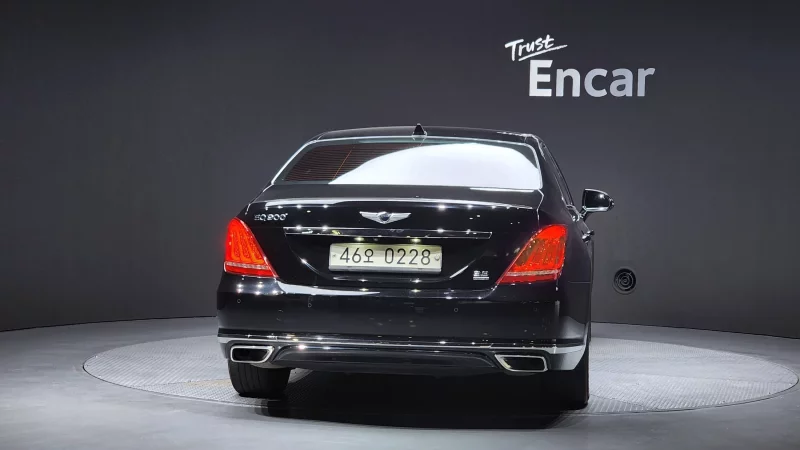 Genesis EQ900