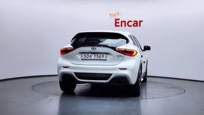 Infiniti Q30