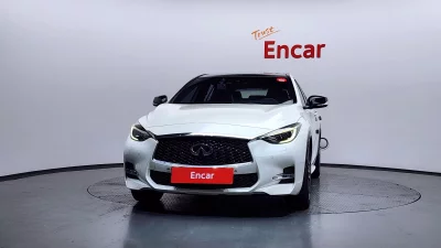Infiniti Q30