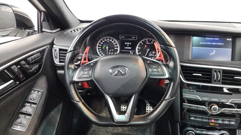 Infiniti Q30