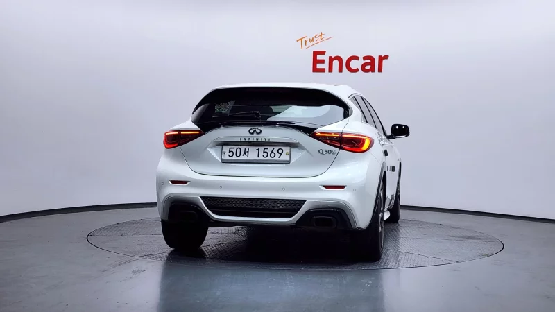 Infiniti Q30