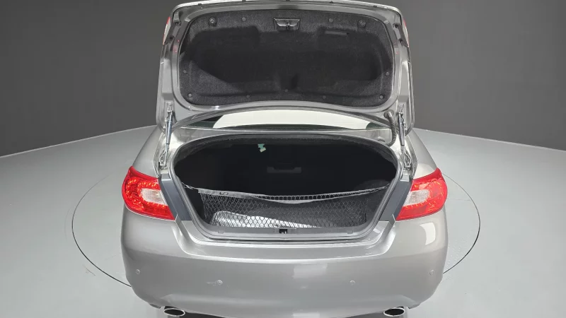 Infiniti M