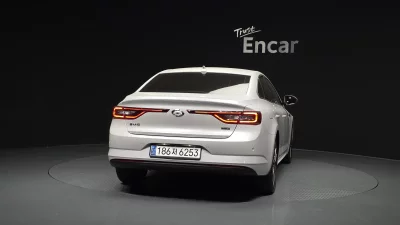 Renault SM6