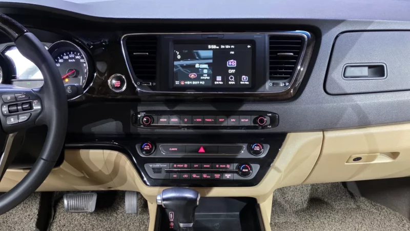 Kia Carnival