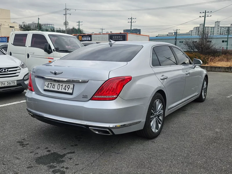 Genesis EQ900