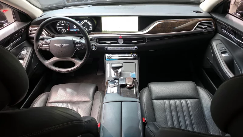 Genesis G90