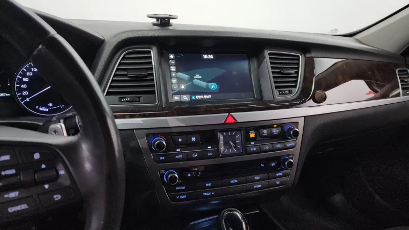 Hyundai Genesis