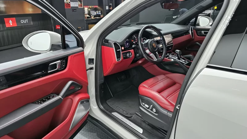 Porsche CAYENNE