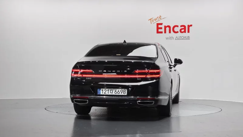 Genesis G90