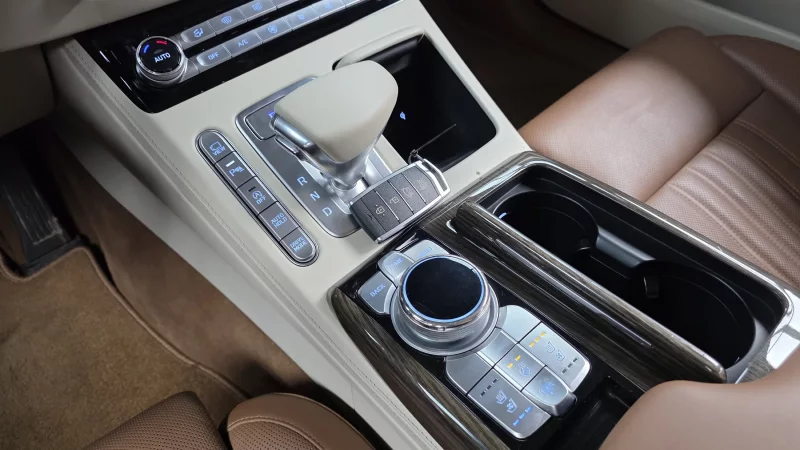 Genesis G90