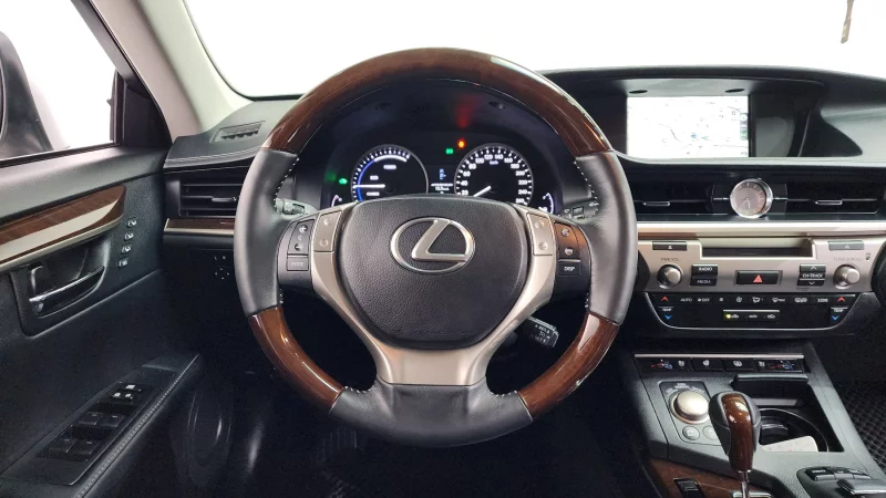 Lexus ES300h