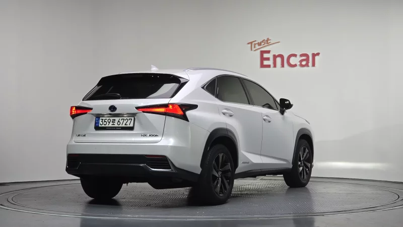 Lexus NX300h