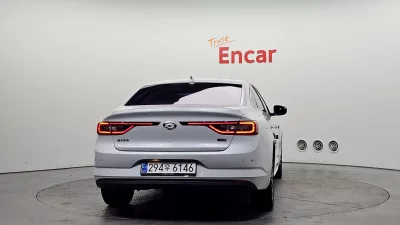 Renault SM6