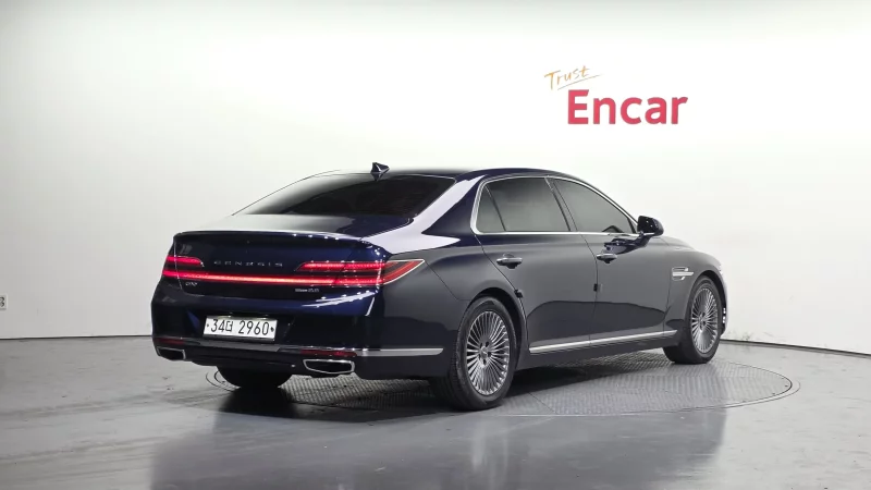 Genesis G90