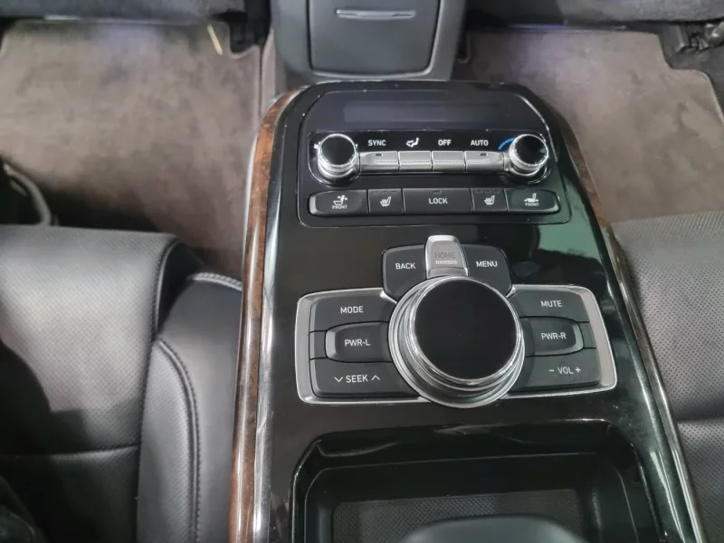Genesis EQ900