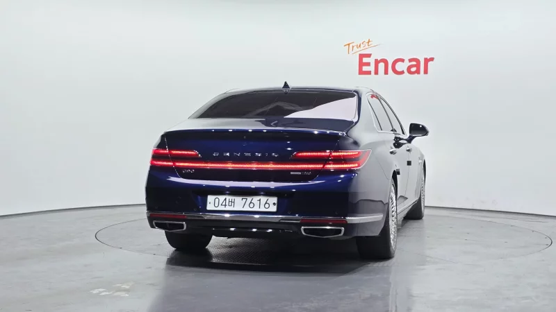 Genesis G90