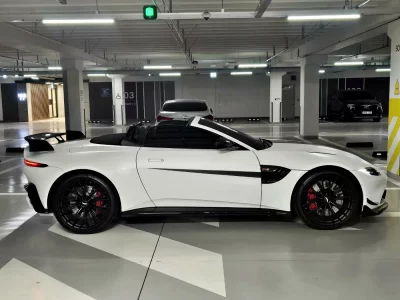 Aston Martin VANTAGE