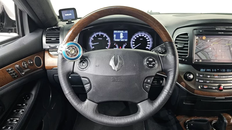 SsangYong Chairman W