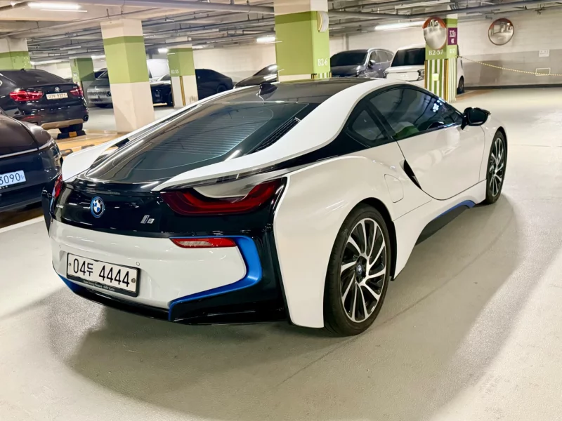 BMW i8