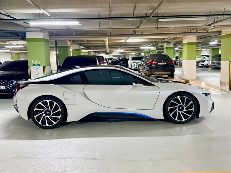 BMW i8