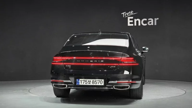 Genesis G90