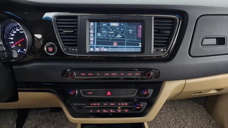 Kia Carnival