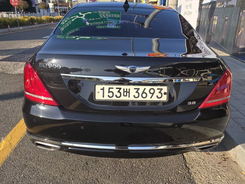 Genesis EQ900