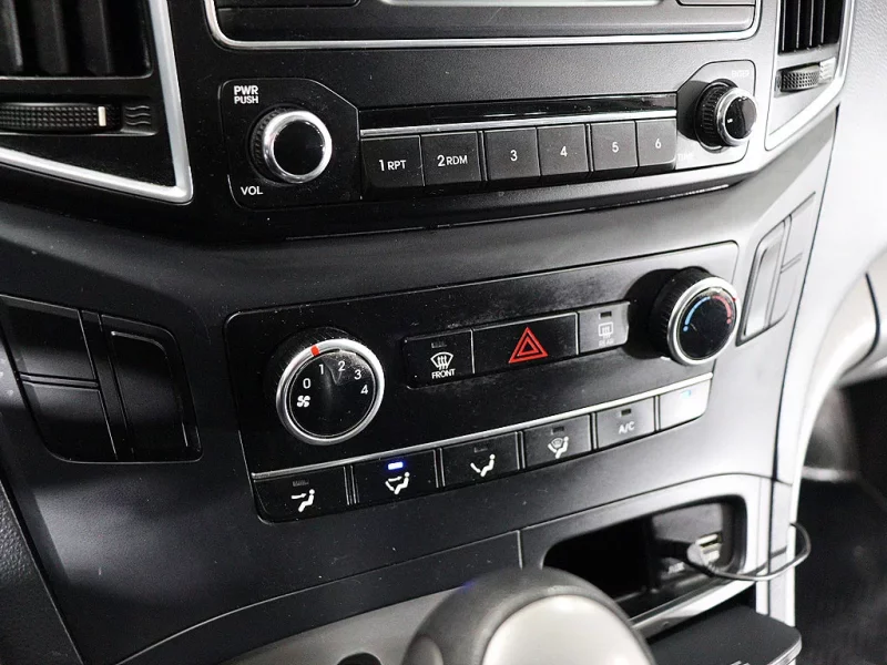 Hyundai Grand Starex