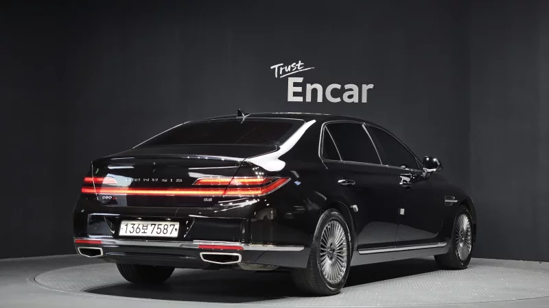 Genesis G90