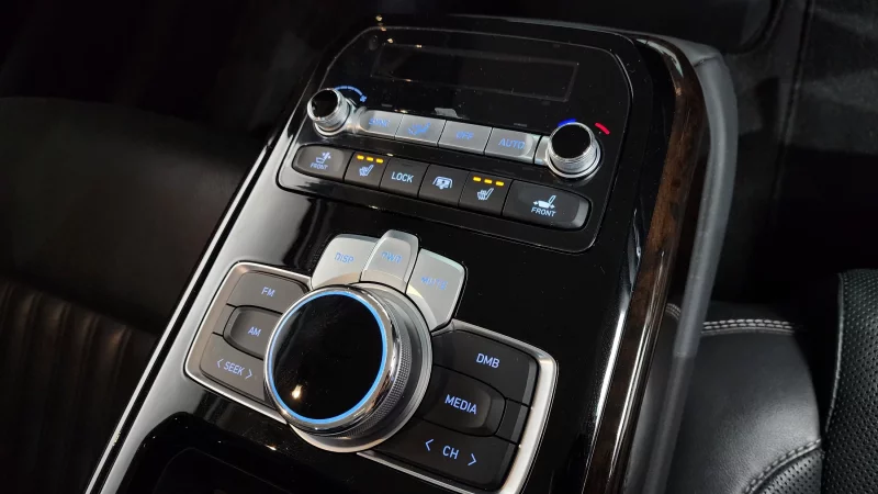 Genesis G90