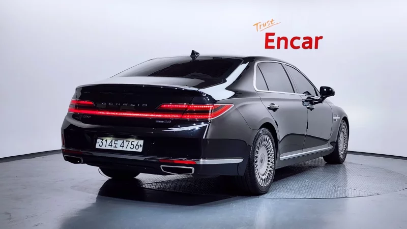 Genesis G90