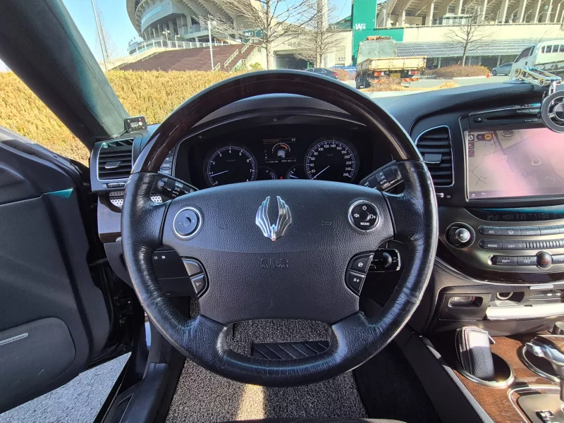 SsangYong Chairman W