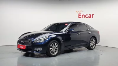 Infiniti Q70