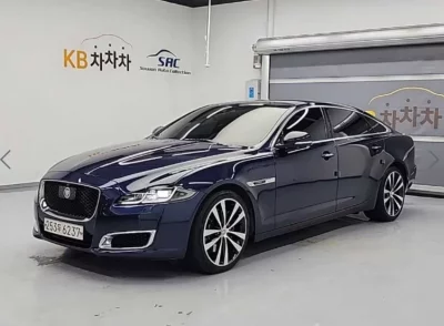 Jaguar XJ