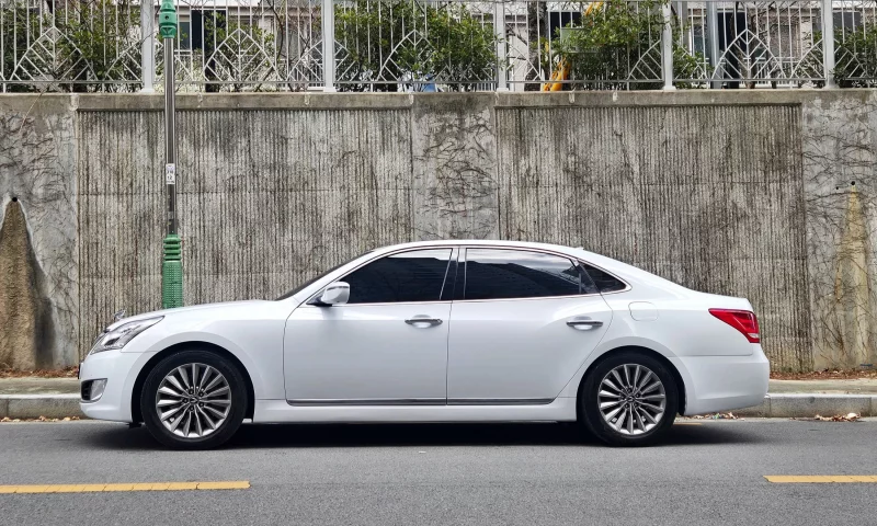 Hyundai Equus
