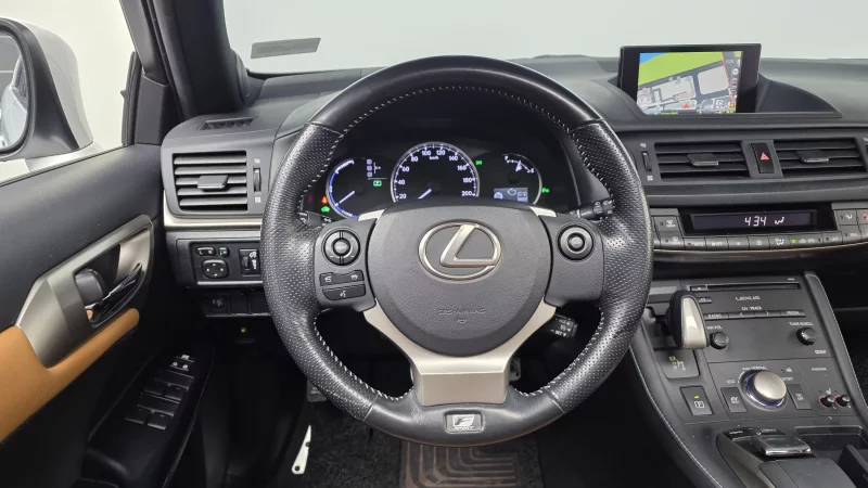 Lexus CT200h