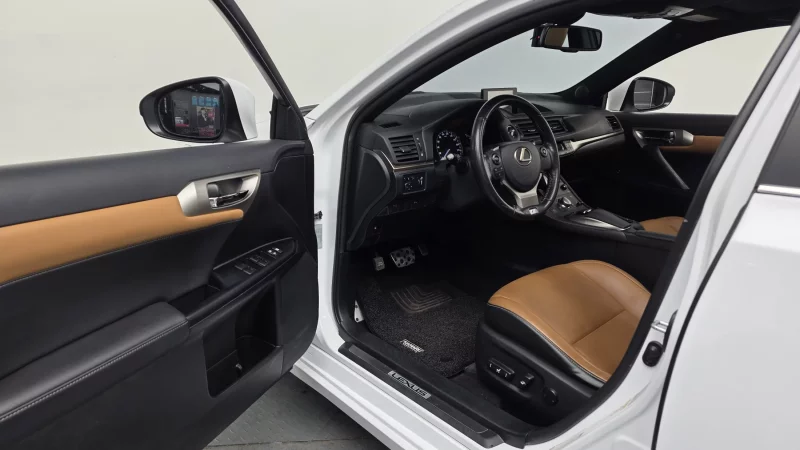 Lexus CT200h
